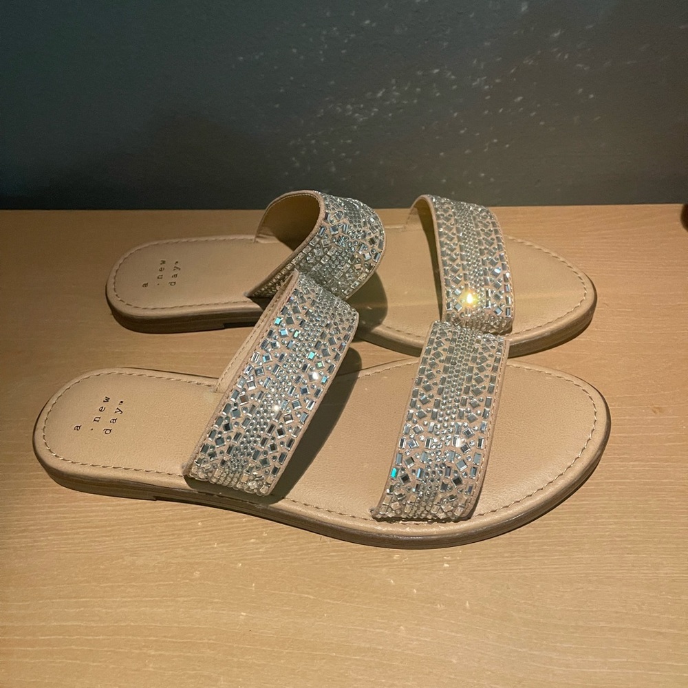New day flat sandals